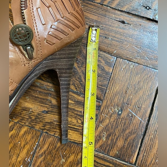 Sexy Max Studio 5 inch Heels - Size 7 - Picture 11 of 14